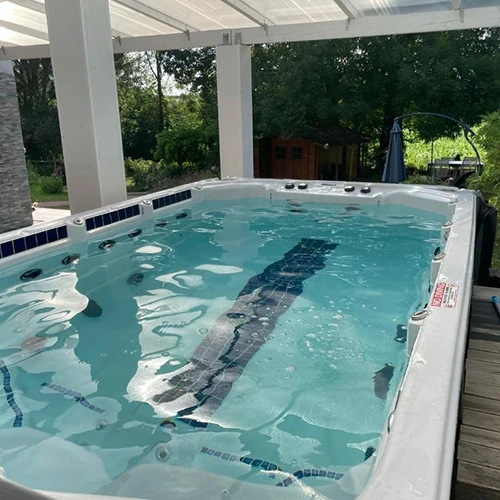 Espace bien-être avec jacuzzi et sauna